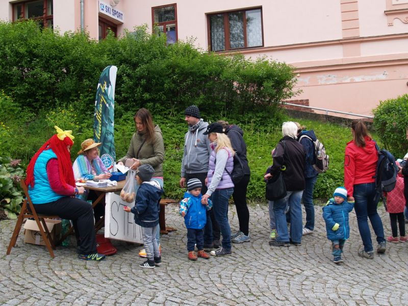 Pochod Poh&aacute;dkov&yacute;m lesem